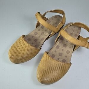 N0268 Axxiom Tan Perforated Ankle Strap Wedge Sandals Women Size 8M Comfort Shoe